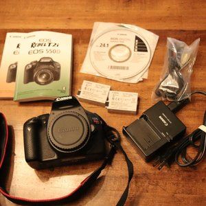 Canon Rebel T2i BODY and accessories black